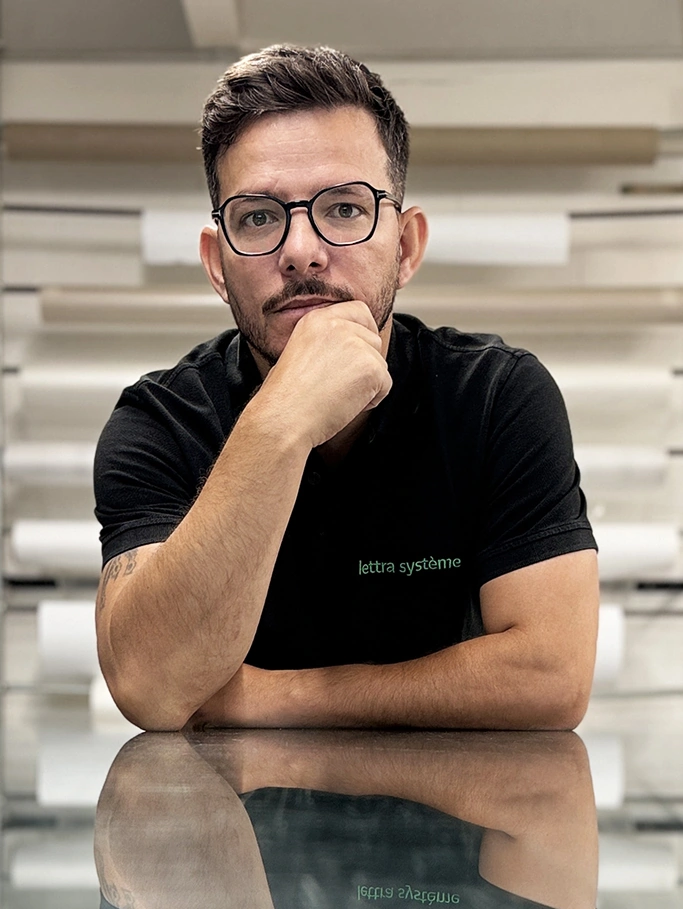 Adolfo, expert covering Réalisateur publicitaire chez Lettra Système