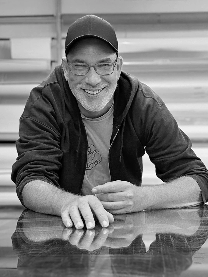 Hugues, concepteur et producteur d’expressions visuelles chez Lettra Système